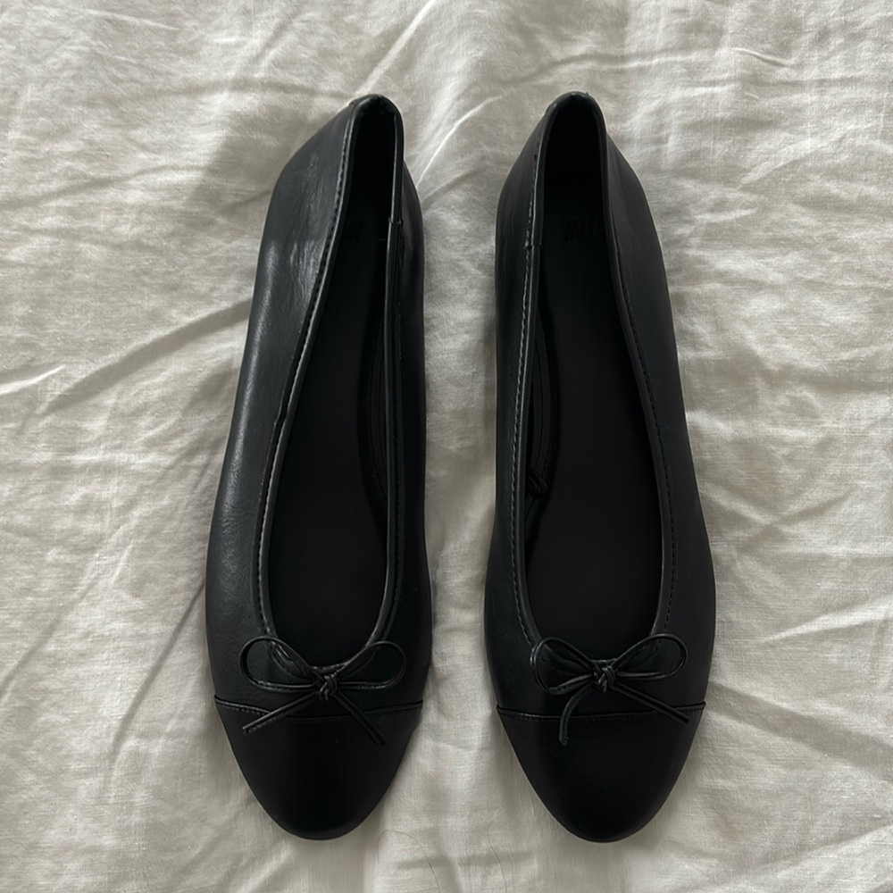 NWOT Black Ballet Flats